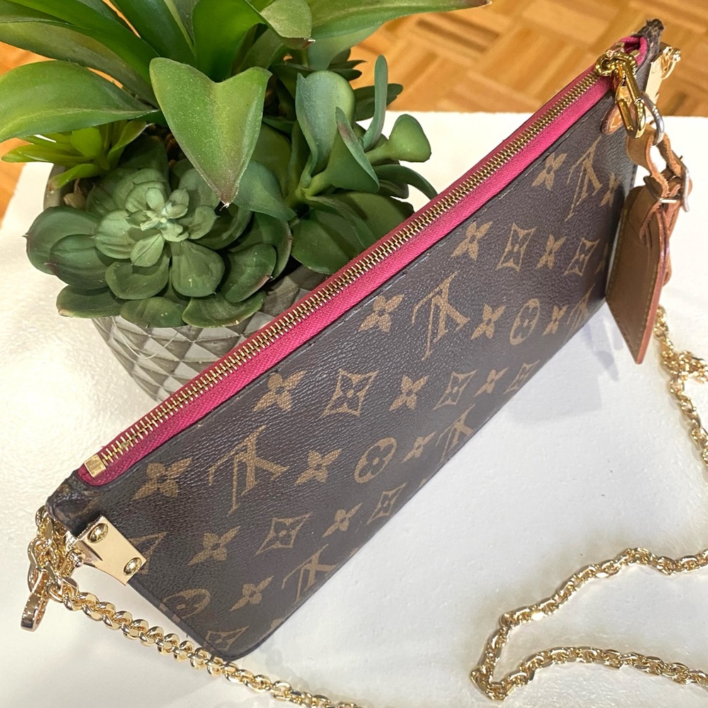 ❤️authentic pouch - Picture 12 of 16